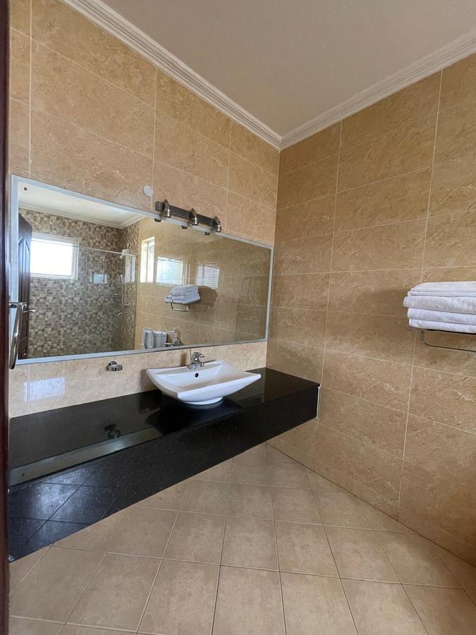 Serviced 2 Bed Apartment with En Suite in Westlands Area - 6