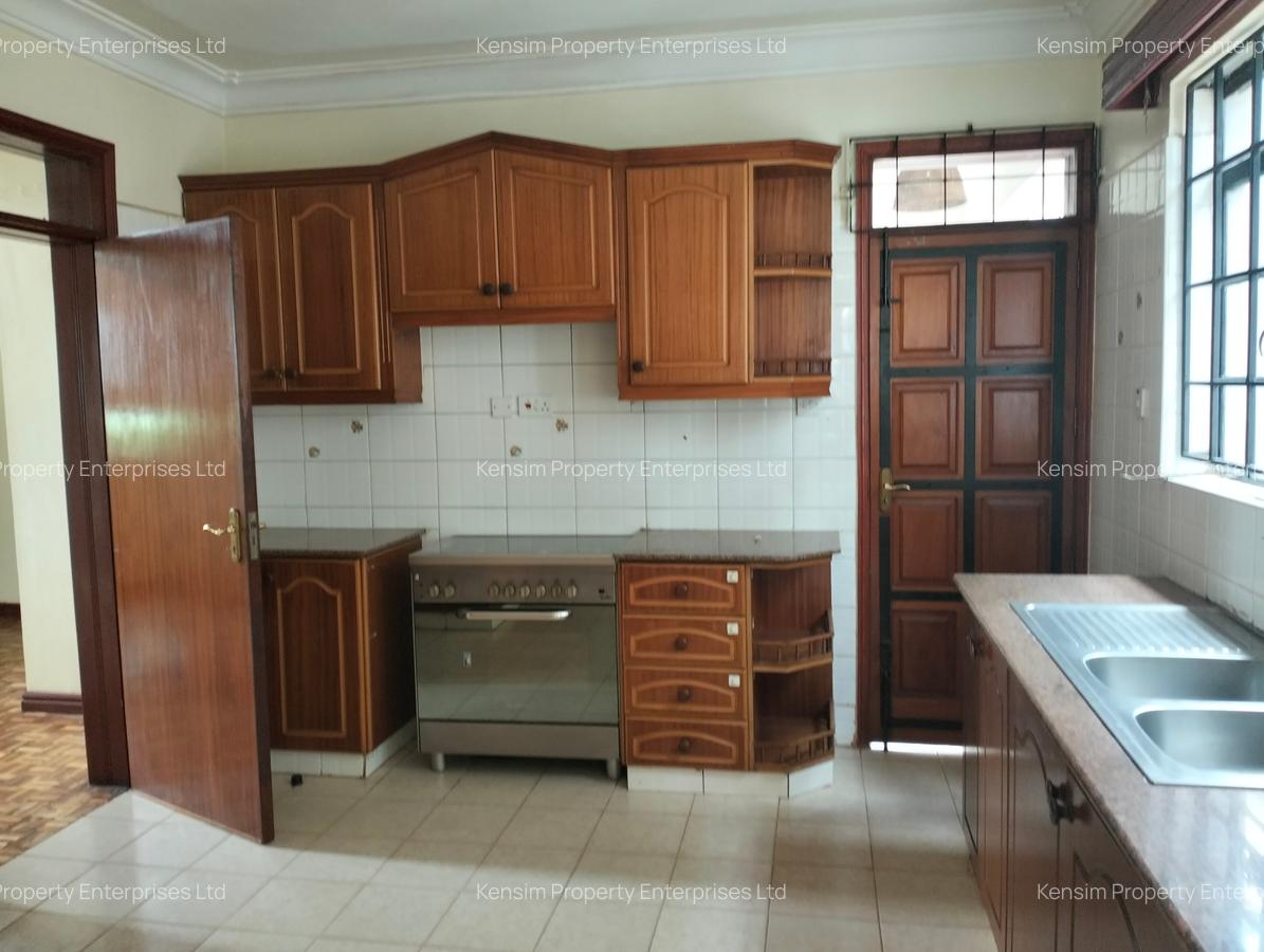 4 Bed Townhouse with En Suite in Lavington - 11