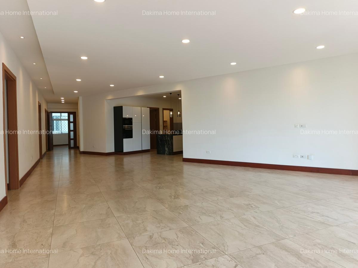 4 Bed Apartment with En Suite in Parklands - 6