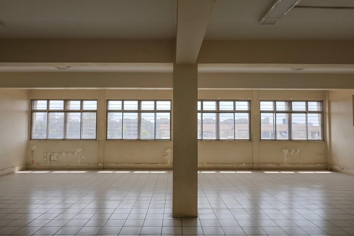 4,830 ft² Office with Service Charge Included in Industrial Area - 8
