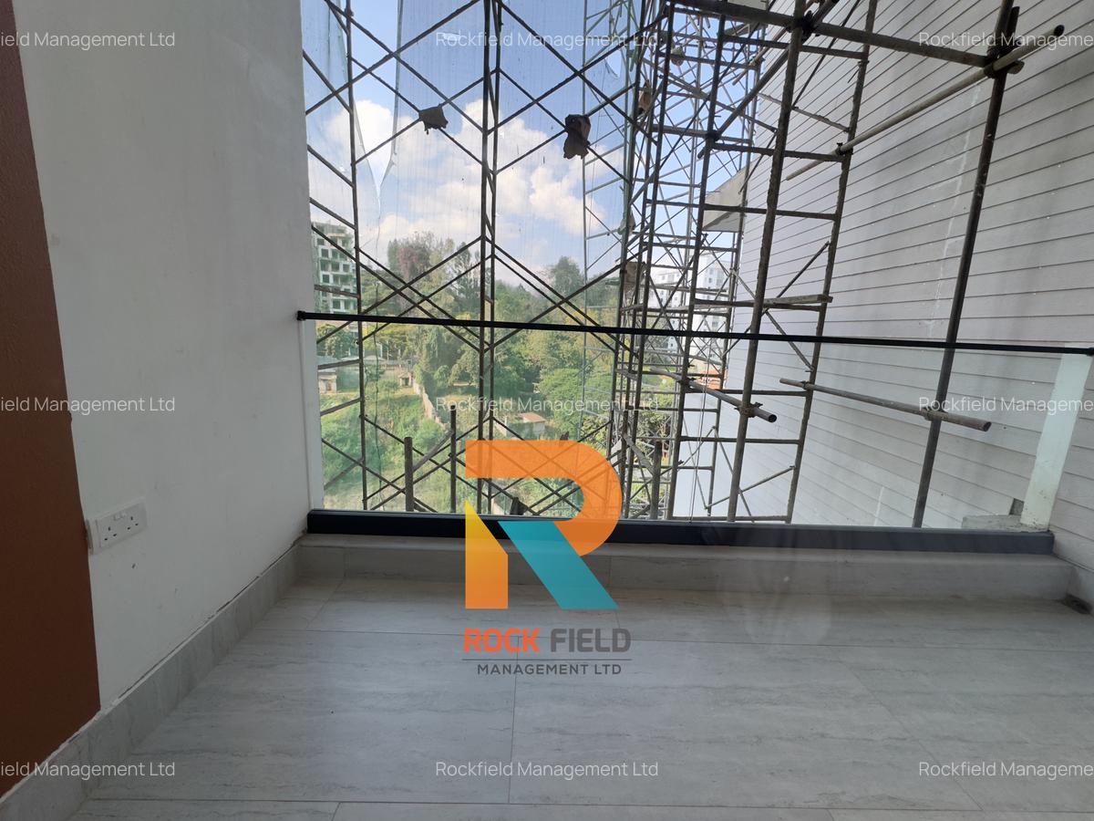 3 Bed Apartment with En Suite in Riverside - 9