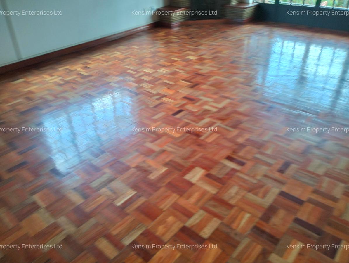 5 Bed Townhouse with En Suite in Lavington - 12