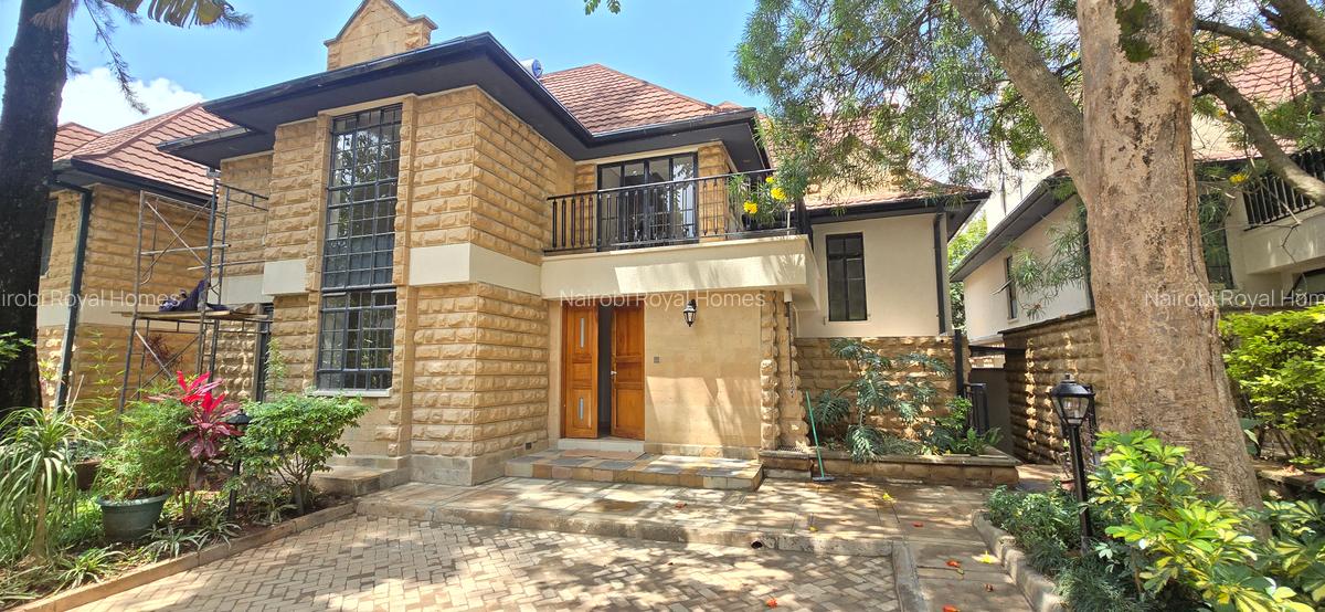 5 Bed Townhouse with En Suite at Lavington Green - 3