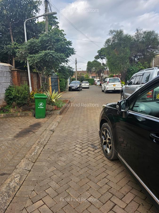 3 Bed House with Garden in Lavington - 3