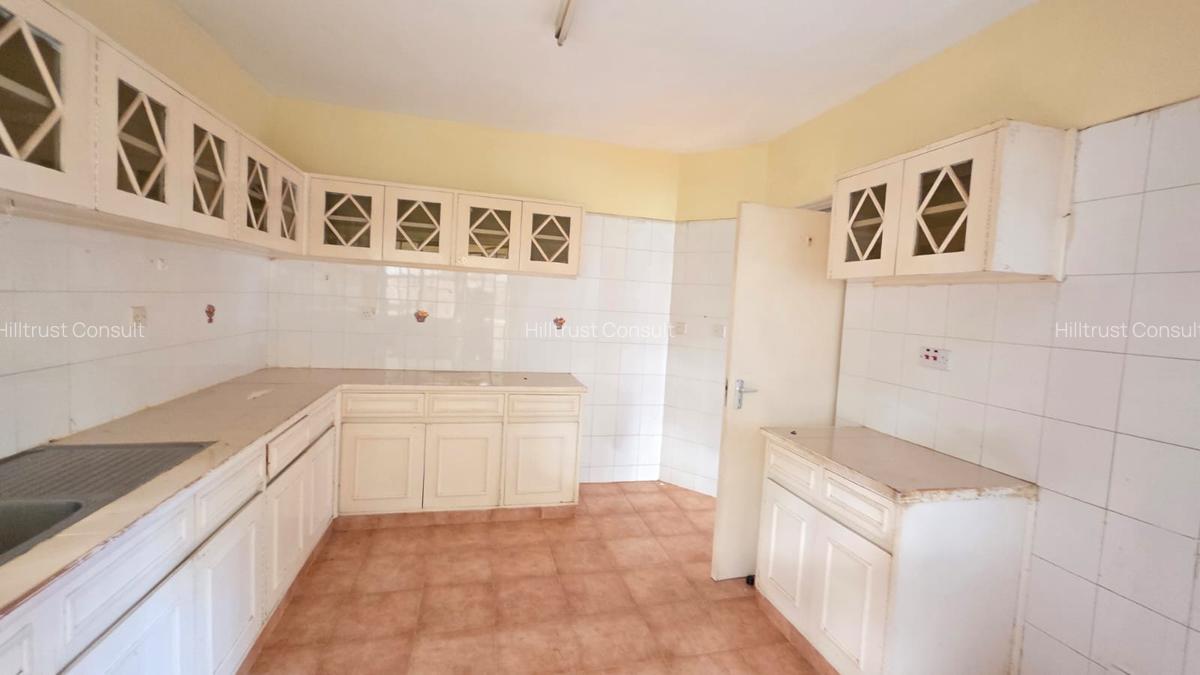 2 Bed Apartment with En Suite in Westlands Area - 11