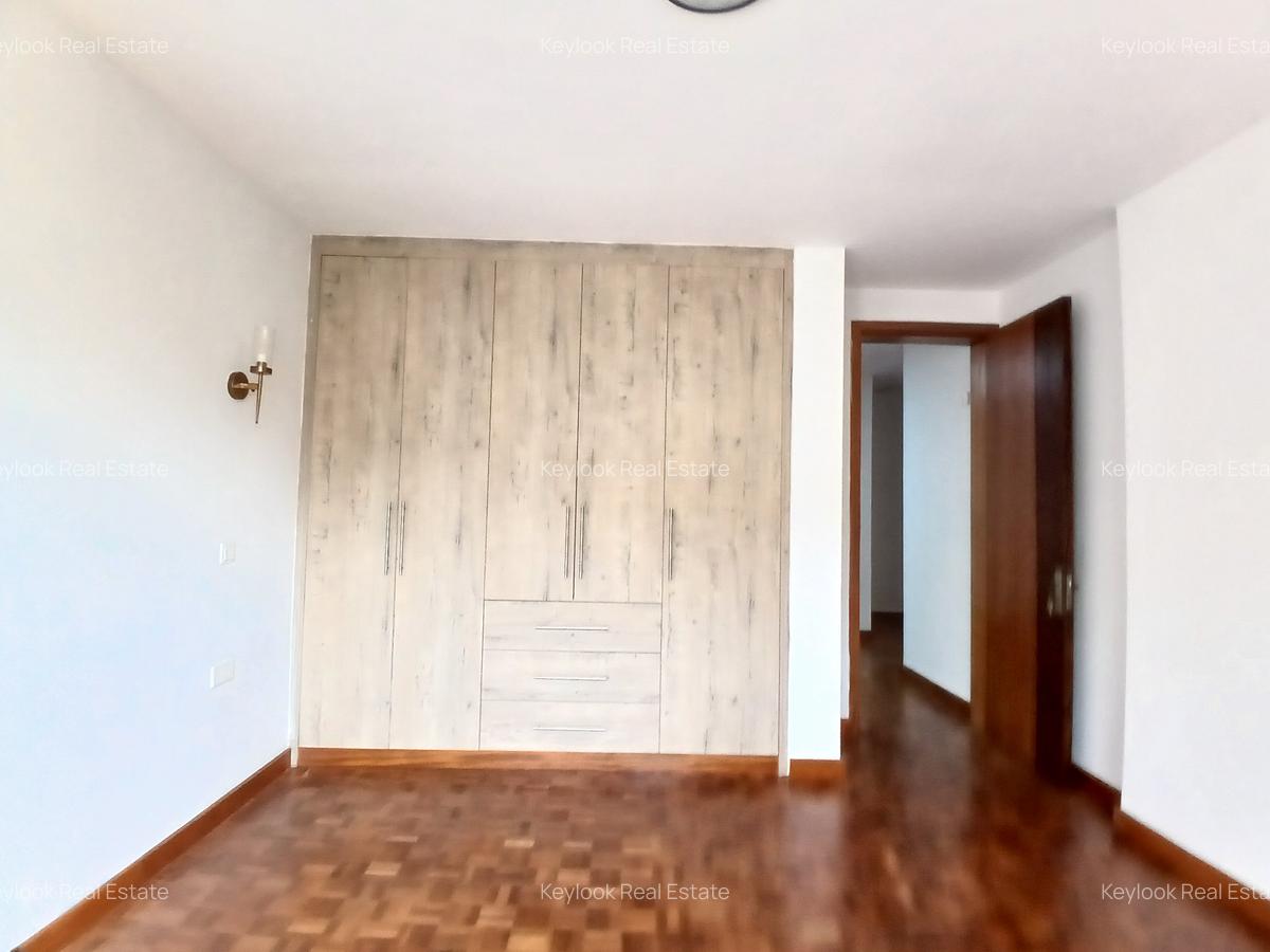 5 Bed Townhouse with En Suite at Lavington Green - 16