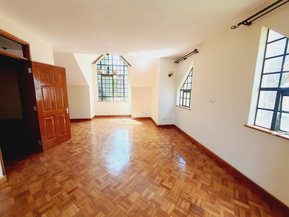 4 Bed Townhouse with En Suite at Lavington - 10
