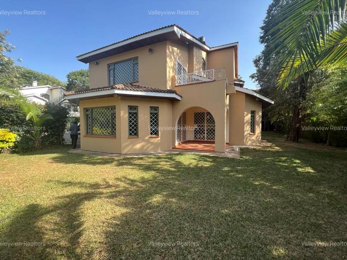 4 Bed Townhouse with En Suite at Lavington - 1