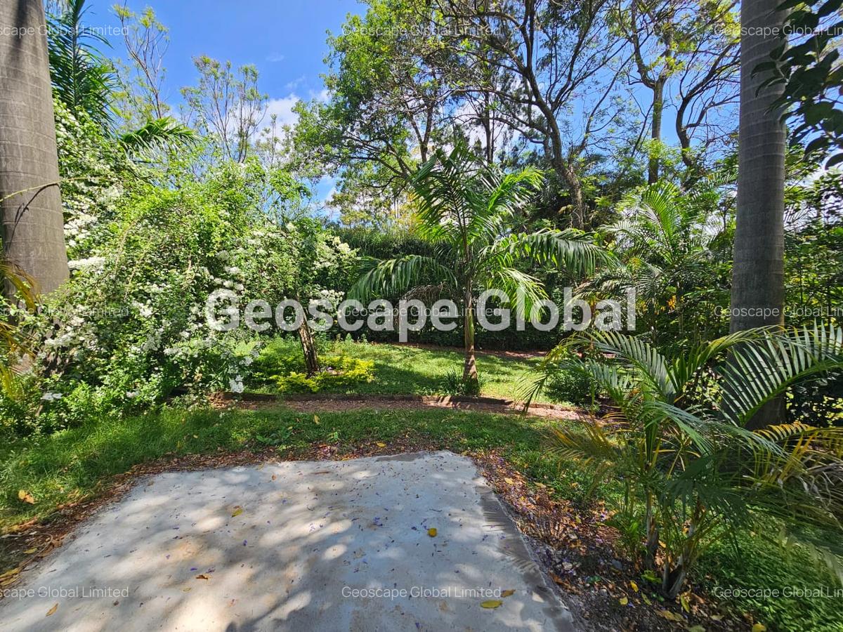 5 Bed House with En Suite in Runda - 13