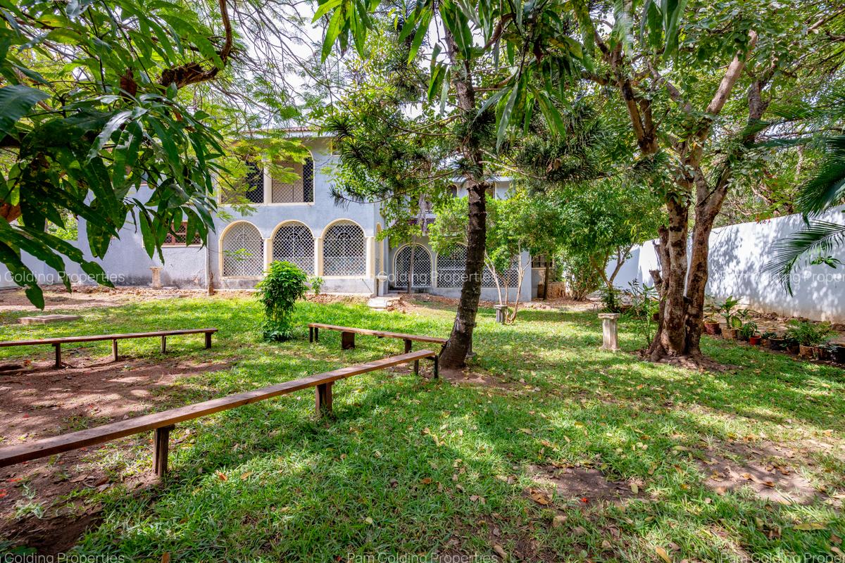 5 Bed Townhouse at Beach Road - 19