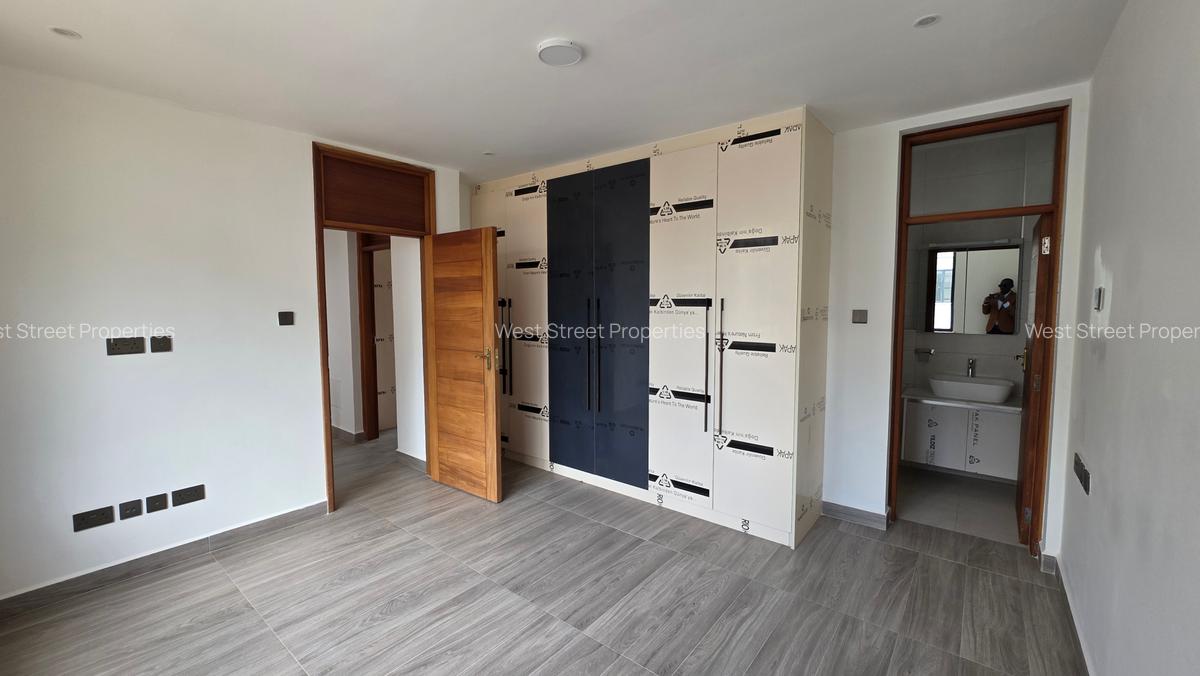 5 Bed Villa with En Suite at Lavington - 11