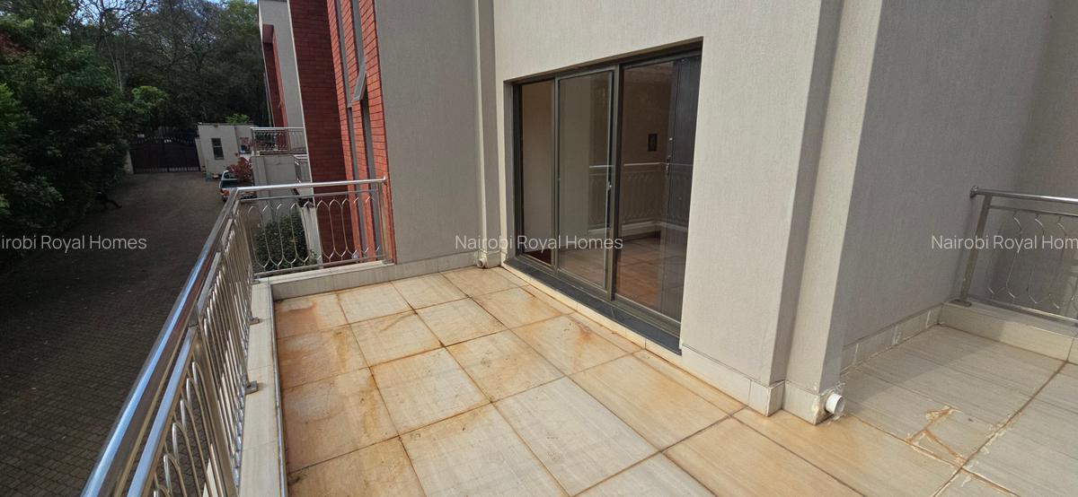 5 Bed Townhouse with En Suite at Lavington Green - 17