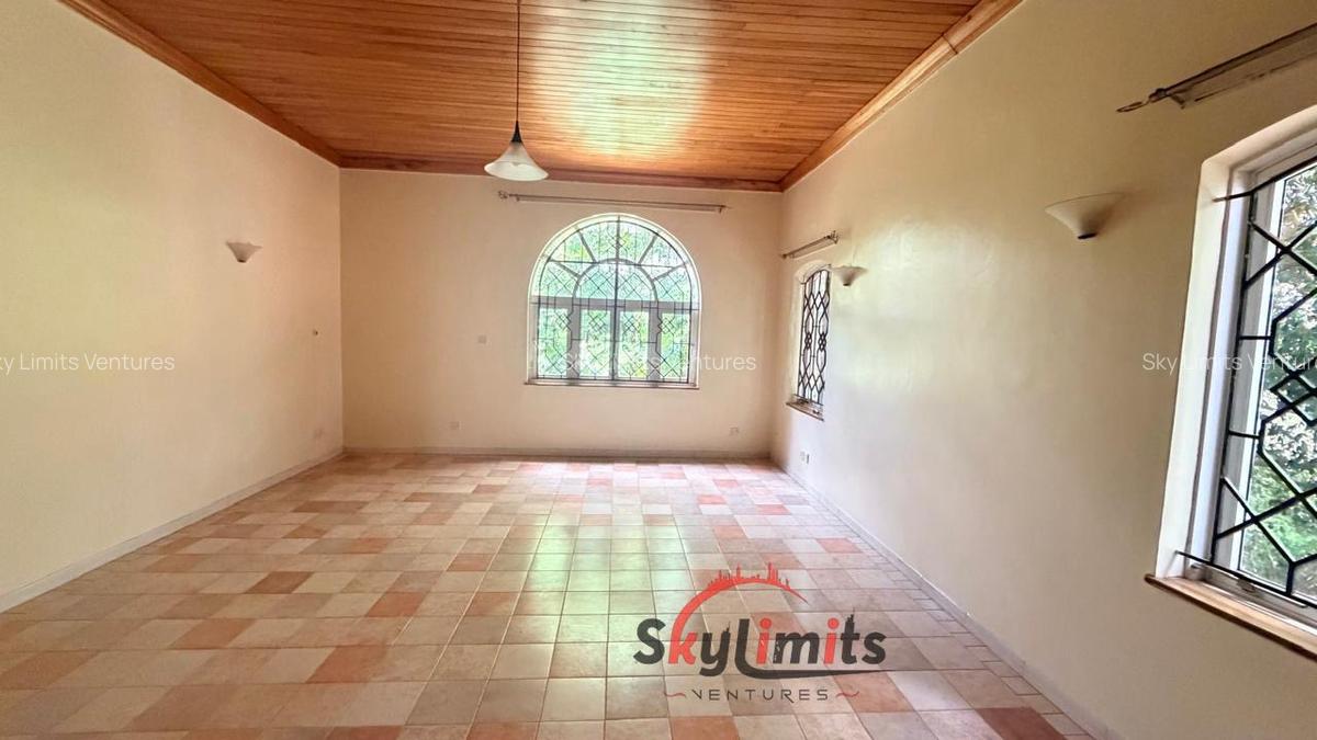 4 Bed House with En Suite in Hill View - 7