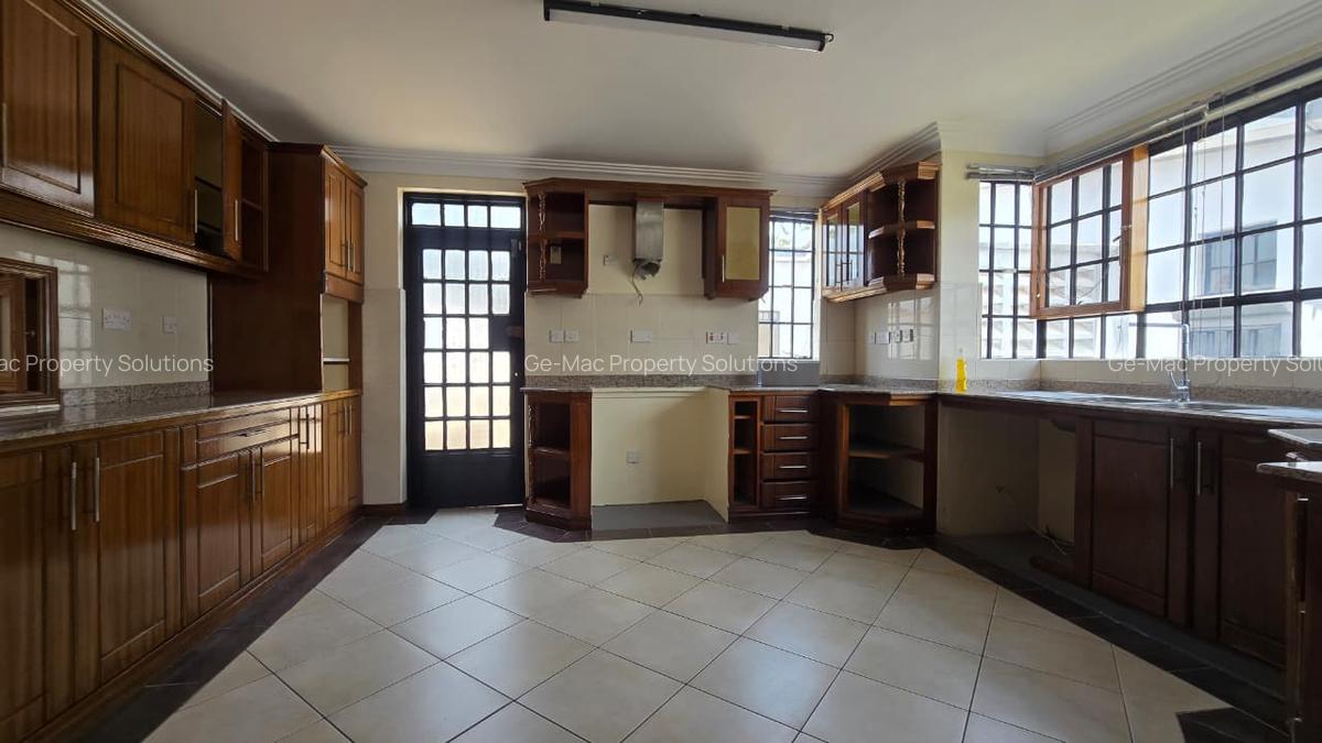 4 Bed House with En Suite in Runda - 7
