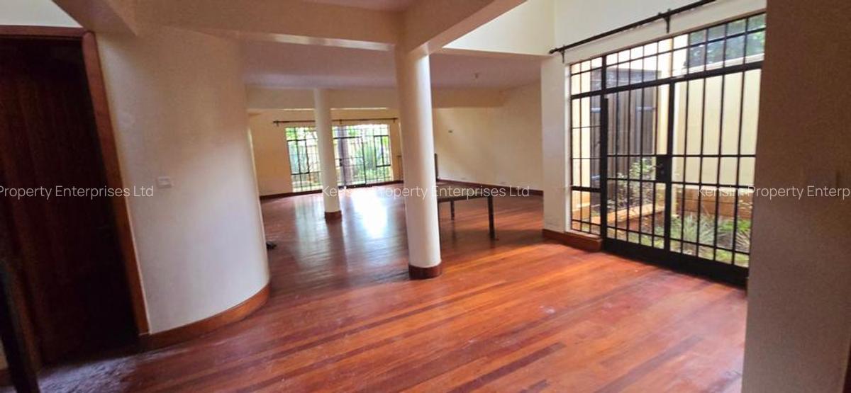 5 Bed Townhouse with En Suite in Lavington - 11