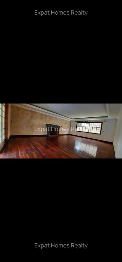 4 Bed House with En Suite in Lavington - 15