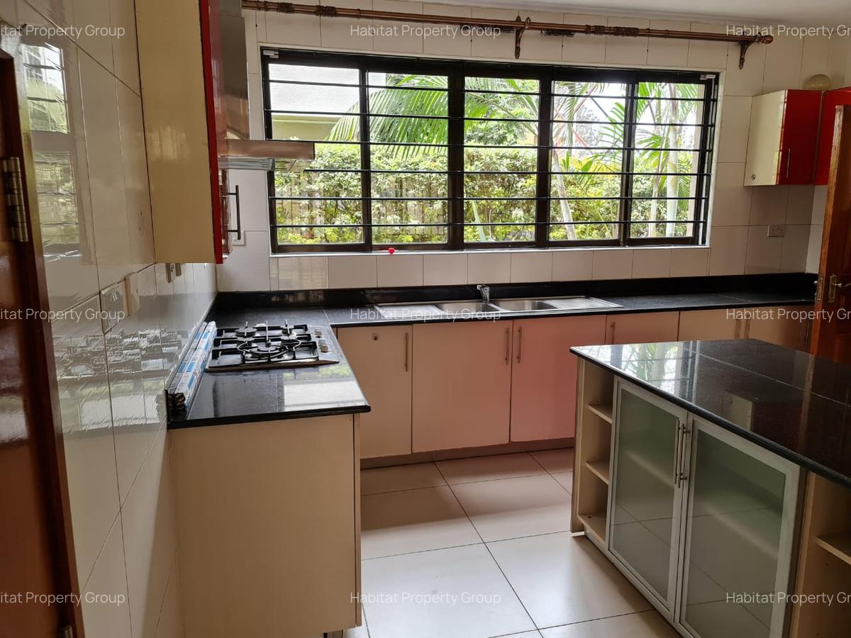 5 Bed Townhouse with En Suite at Convent Road - 16