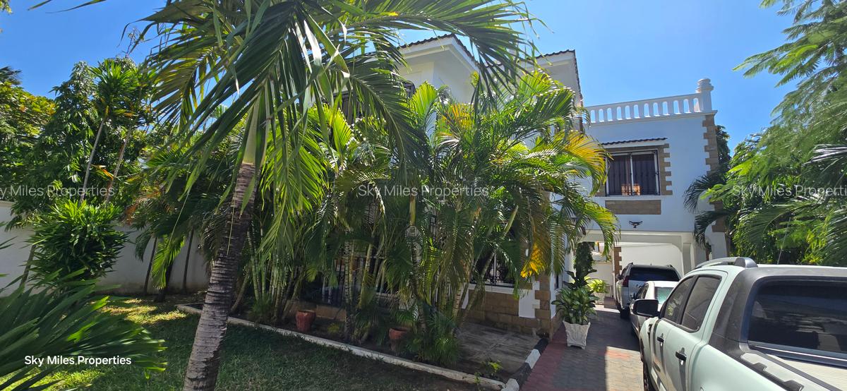 3 Bed House with En Suite at Serena - 1