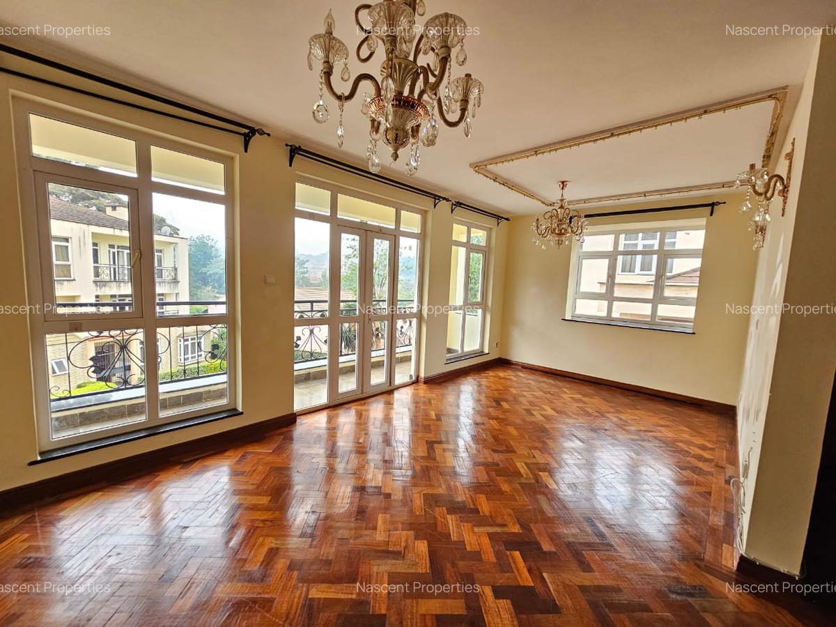 5 Bed House with En Suite in Lavington - 12