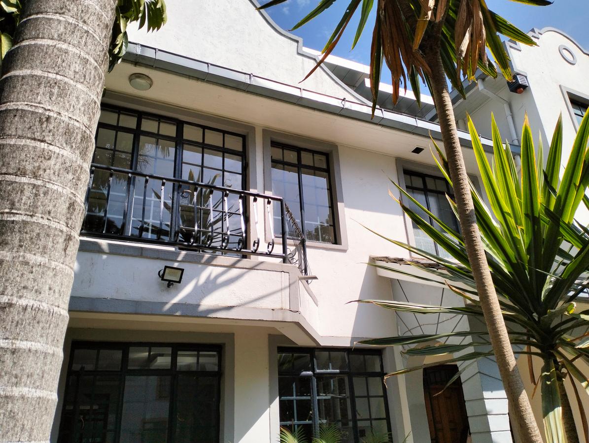 4 Bed Townhouse with En Suite in Lavington - 13