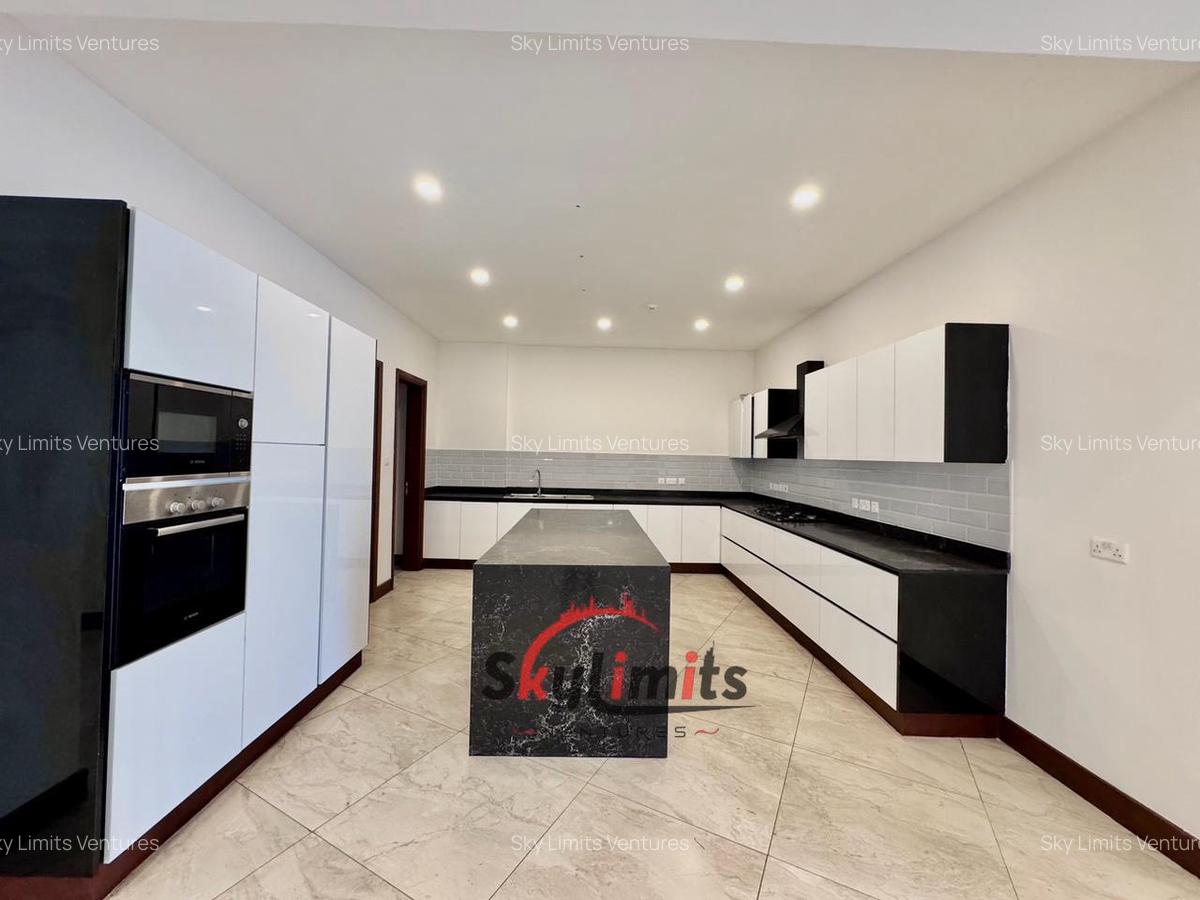 4 Bed Apartment with En Suite in Parklands - 5