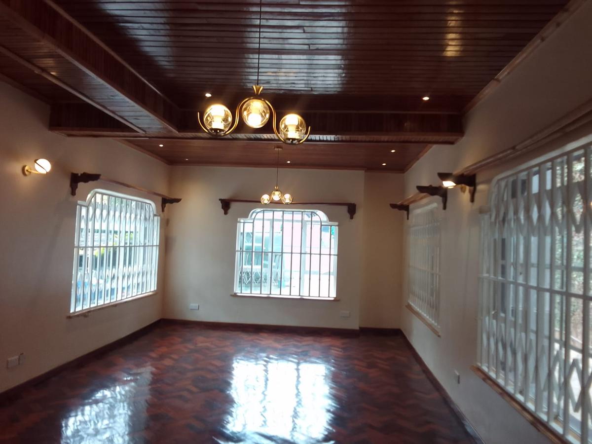 4 Bed Townhouse with En Suite in Westlands Area - 1