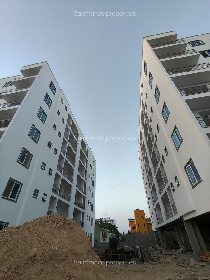 Serviced 2 Bed Apartment with En Suite at Links Road - 3