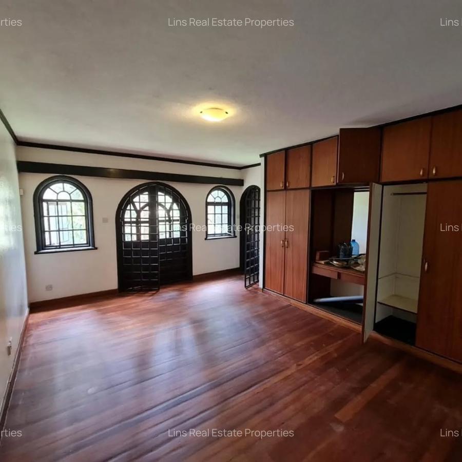 4 Bed Townhouse with En Suite in Riverside - 13