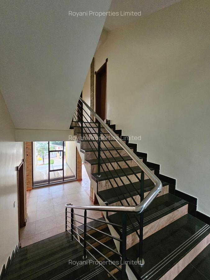 5 Bed Townhouse with En Suite in Lavington - 8