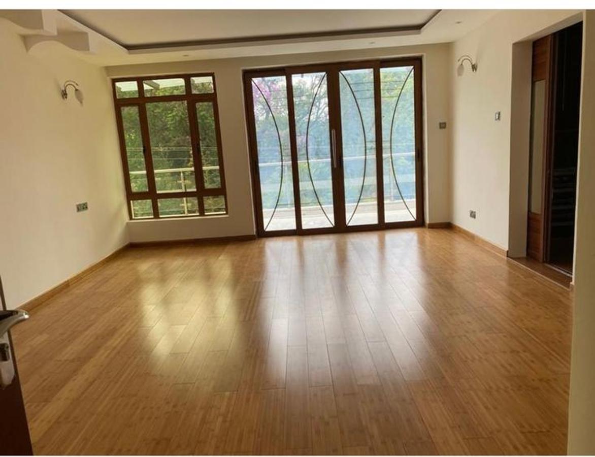 5 Bed Townhouse with En Suite in Lavington - 3