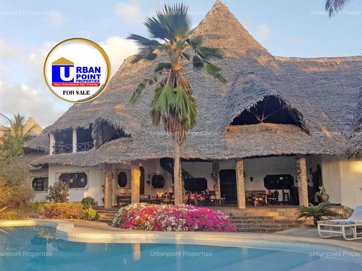 5 Bed Villa with En Suite in Watamu - 1