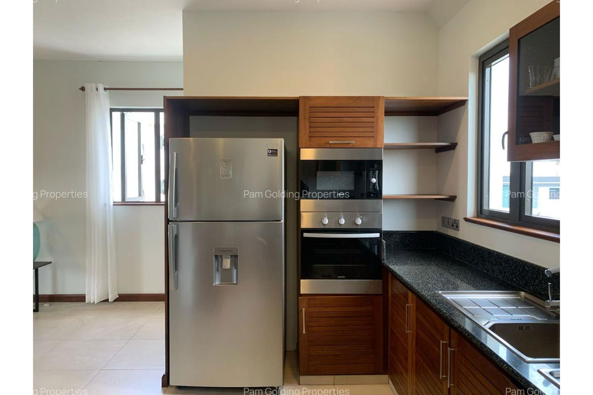 2 Bed Apartment with En Suite in Nyali Area - 7