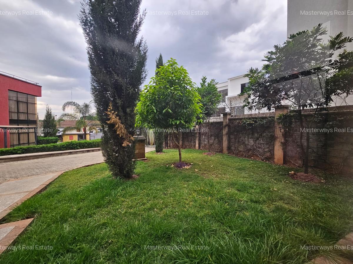 5 Bed Townhouse with En Suite in Lavington - 19