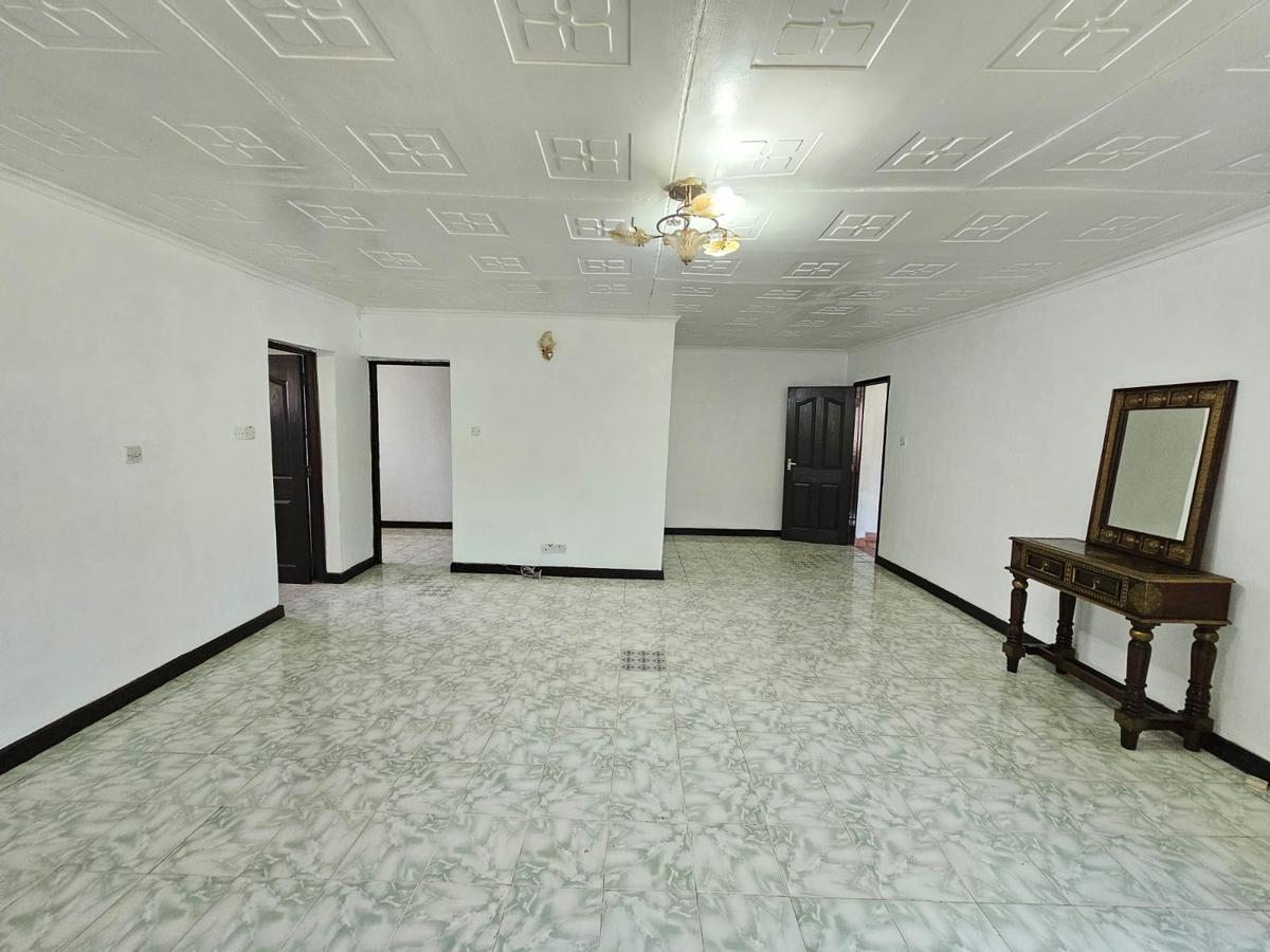 5 Bed House with En Suite in Nyari - 19