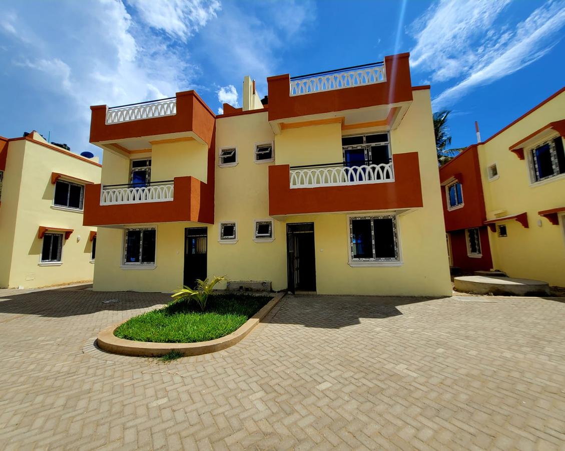 3 Bed Townhouse with En Suite in Mtwapa - 2