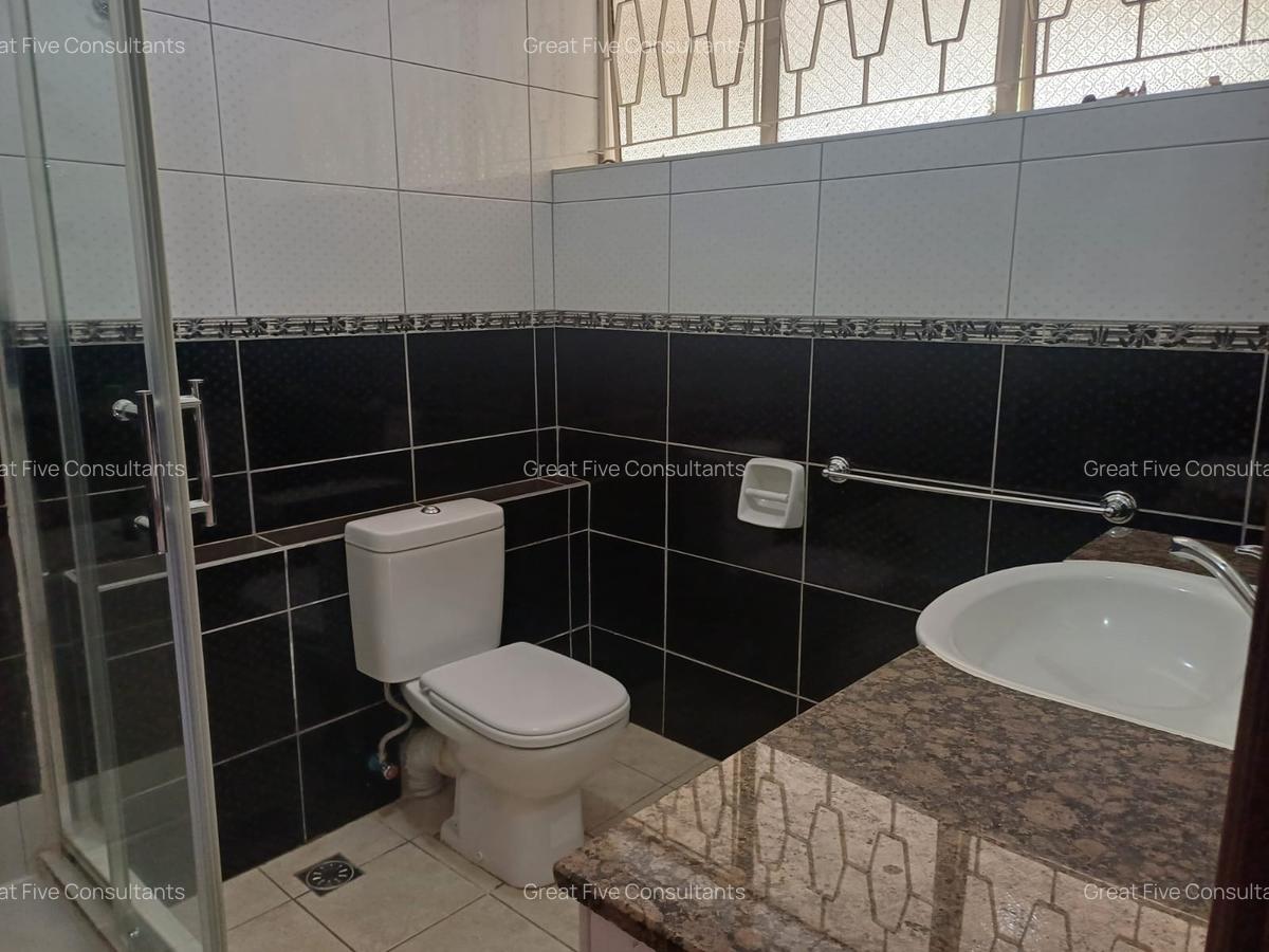 5 Bed Villa with En Suite in Runda - 18