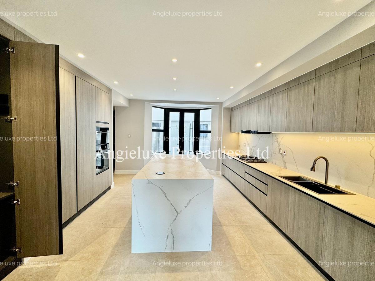 5 Bed Townhouse with En Suite at Runda - 3