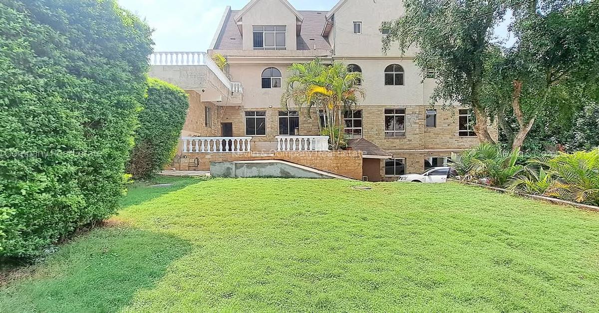 6 Bed Villa with En Suite in Ridgeways - 3