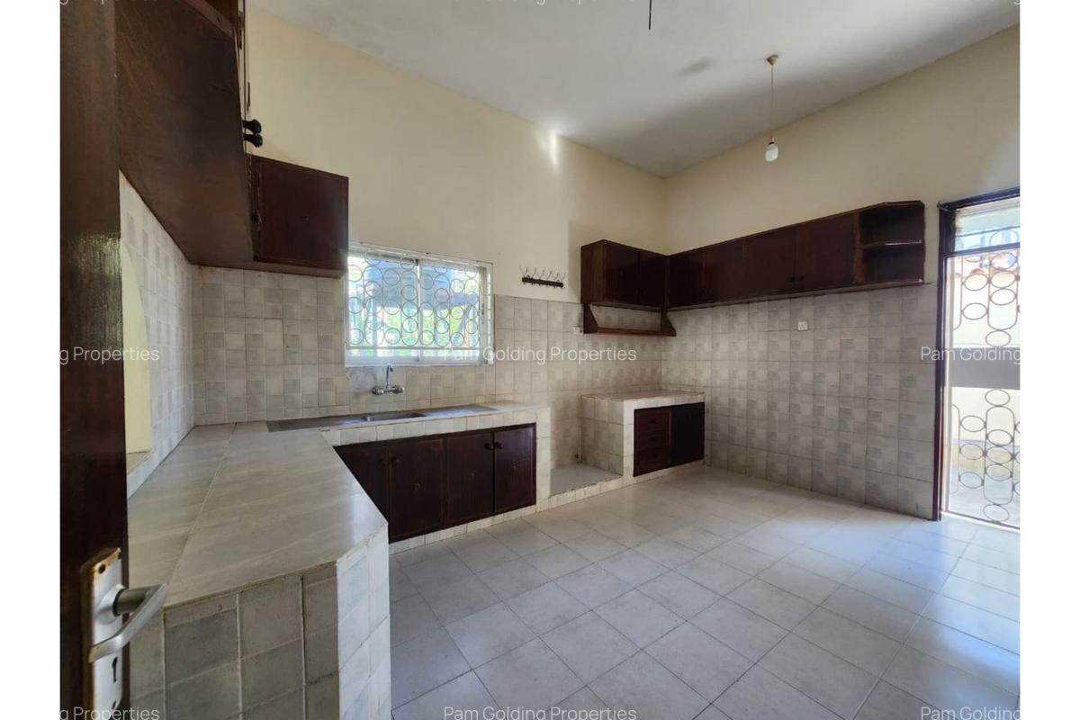 4 Bed Townhouse with En Suite in Nyali Area - 9