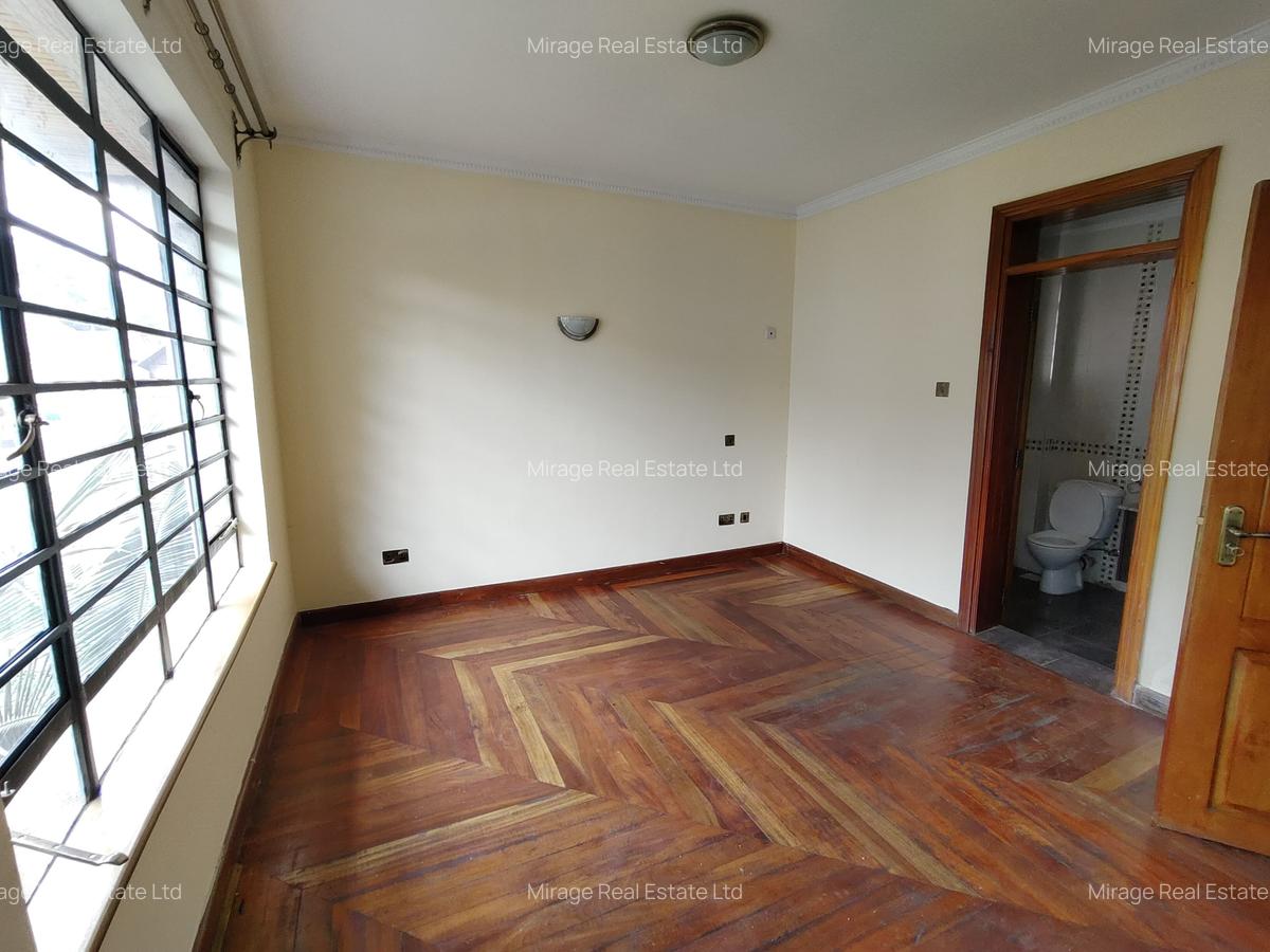 5 Bed Townhouse with En Suite in Lavington - 16