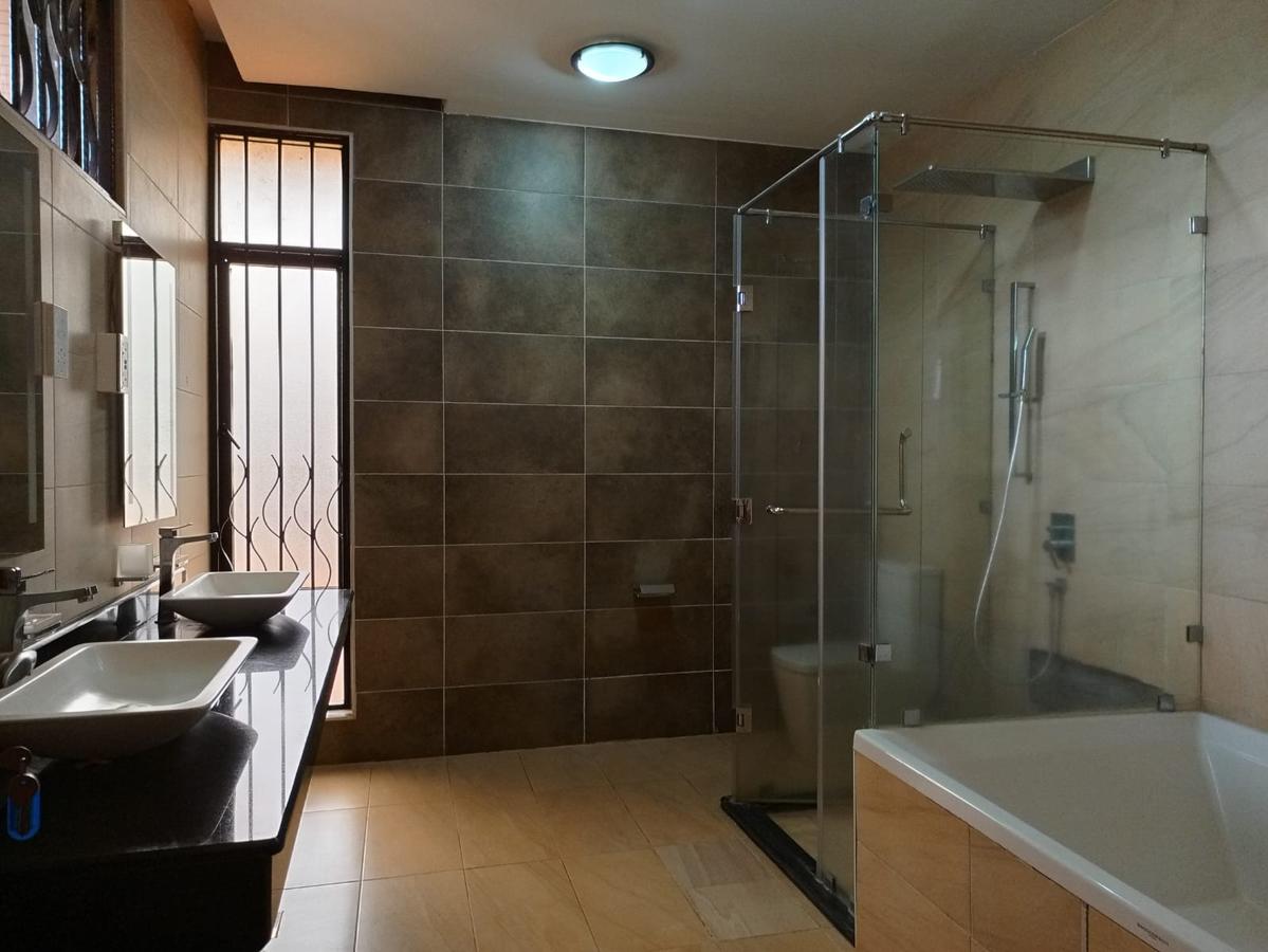 5 Bed House with En Suite in Runda - 15