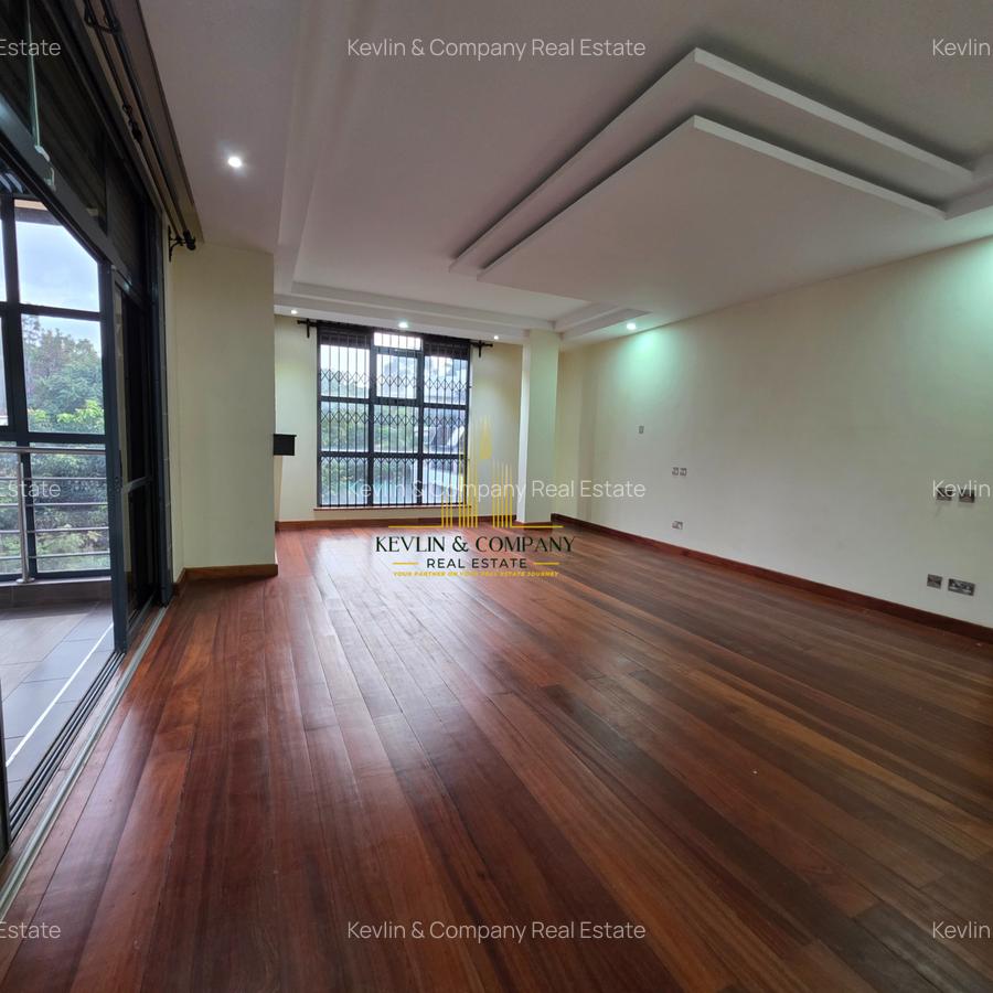 7 Bed Villa with En Suite in Nyari - 2