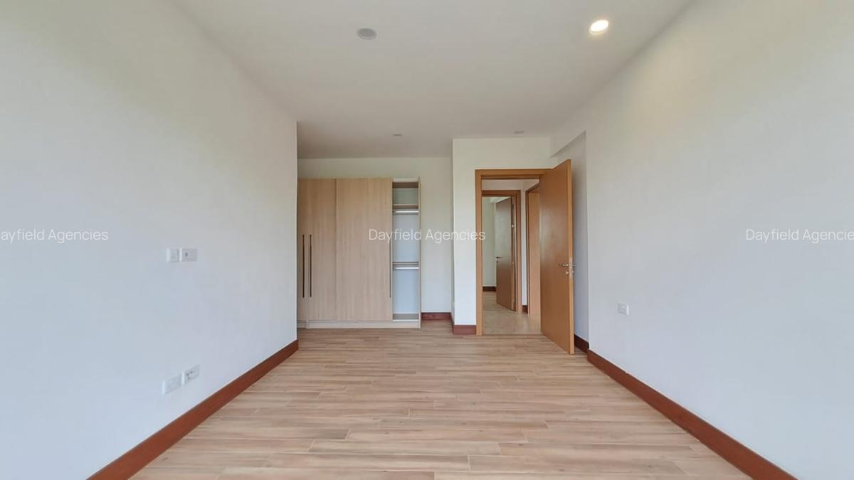 3 Bed Apartment with En Suite in Parklands - 9