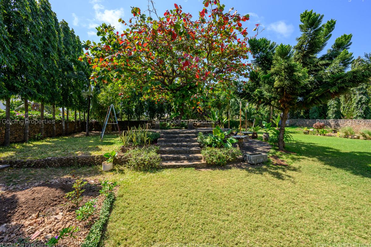 4 Bed Townhouse with En Suite at Beach Road - 5