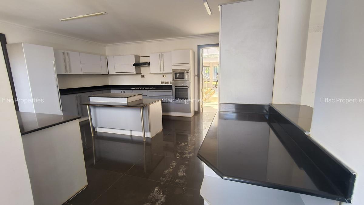 5 Bed House with En Suite in Runda - 7