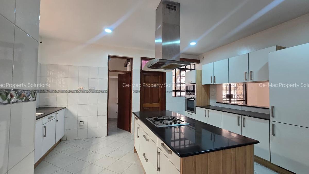 5 Bed House with En Suite in Lavington - 9