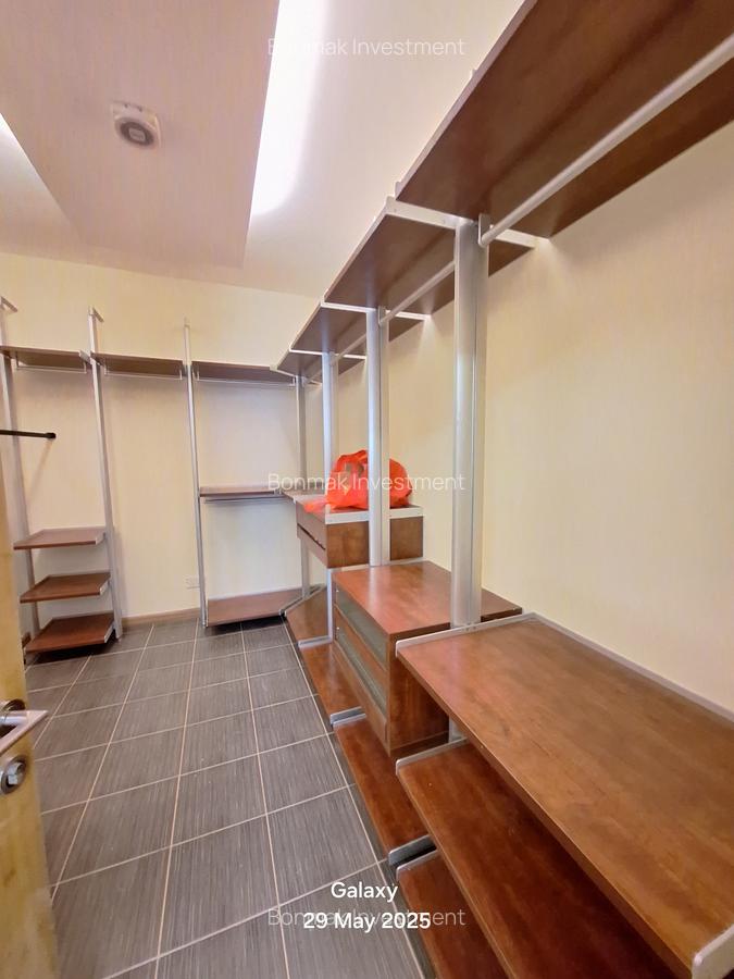 5 Bed Townhouse with En Suite at Kyuna Road - 13