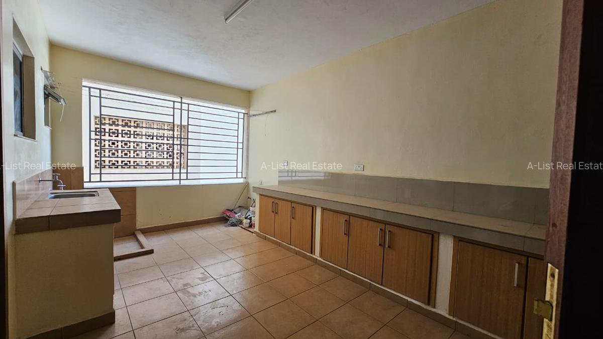 4 Bed Apartment with En Suite at Vihiga Road - 19