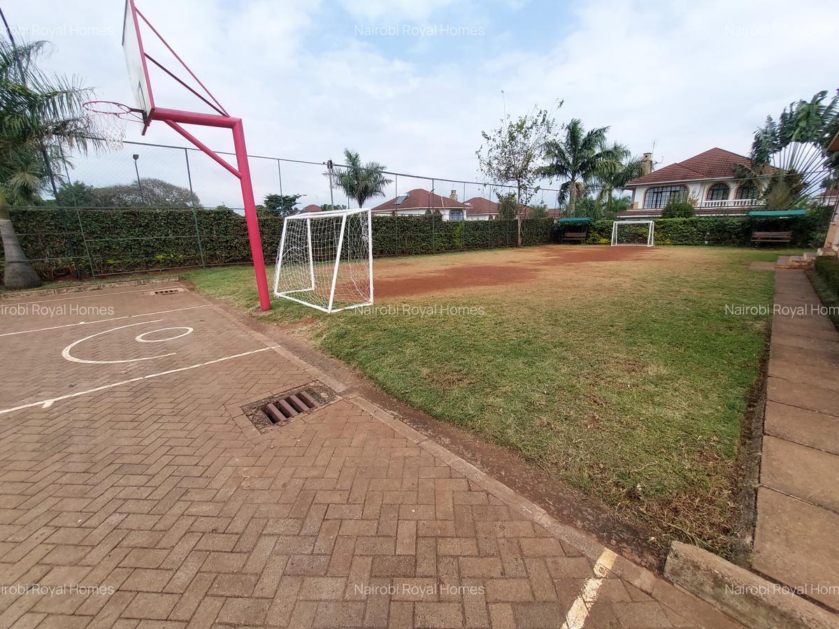 4 Bed House with En Suite at Meadows - 3