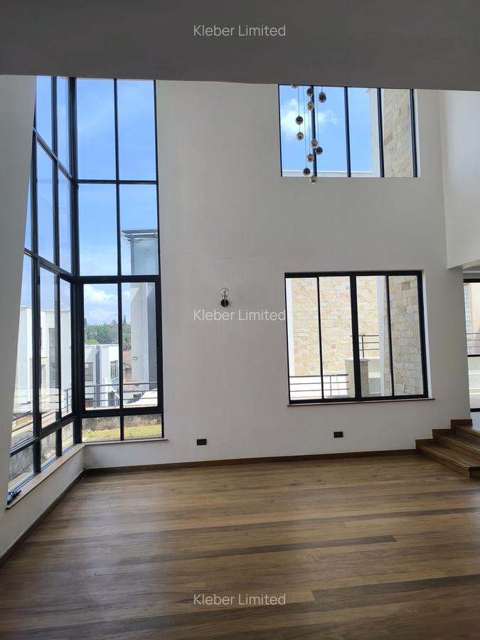 5 Bed Villa with En Suite in Lavington - 4